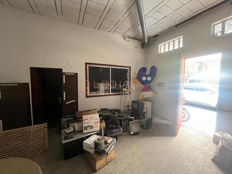 Foto bc8d76f2-ad65-40b3-a911-38a073fd863a. Local comercial en O Castro Vigo