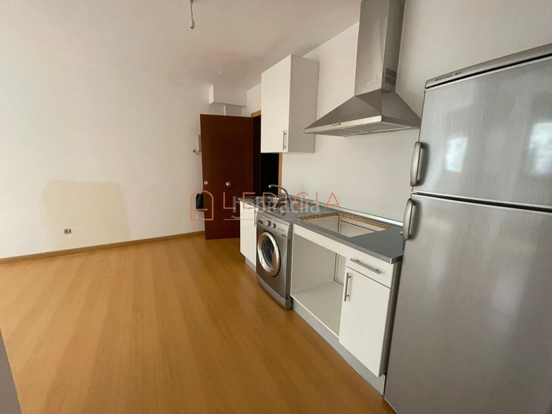 Foto 29d2aeec-805e-45ea-913c-c28146693e24. Rent flat with heating in Fátima Vigo