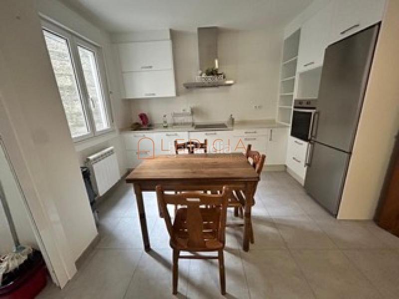 Foto 52c29e39-b7b0-4d75-a653-e7b852b98bf0. Rent flat with heating in Centro - Echegaray Pontevedra