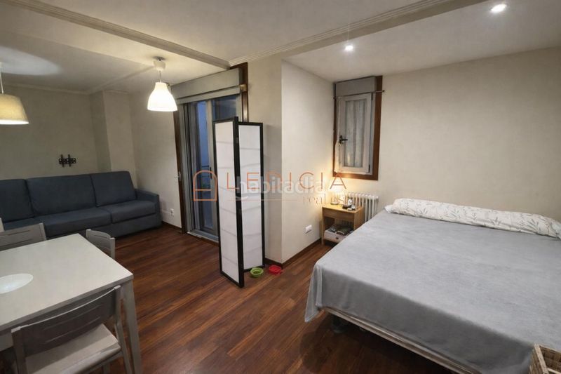 Foto 7bc9caf4-a29c-41df-aa1e-ba7b8a0d1ea0. Estudi amb calefacció a Casco Vello Vigo