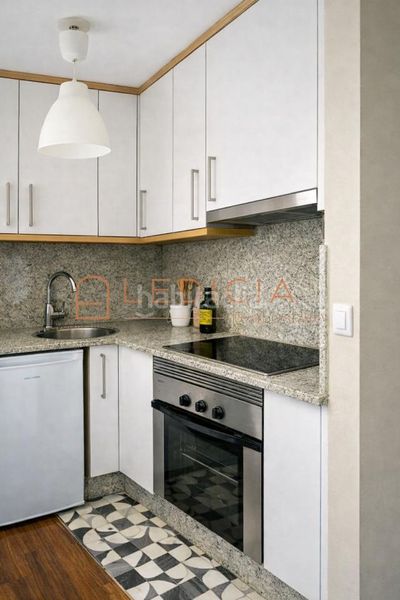 Foto bddcd456-e094-4c05-84b8-3044de715534. Estudi amb calefacció a Casco Vello Vigo