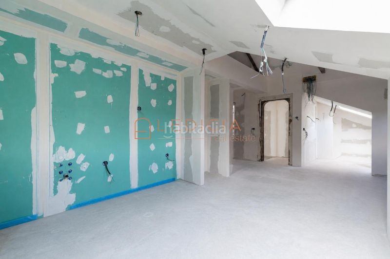 Foto 5d8f424e-ba5f-4d2a-817a-57b5af203c9f. Penthouse with heating parking in Centro - Areal Vigo