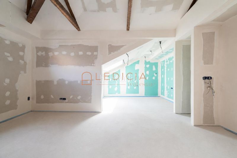 Foto be8126b5-8e78-4d46-a2f7-c20cf85ed9e5. Penthouse with heating parking in Centro - Areal Vigo