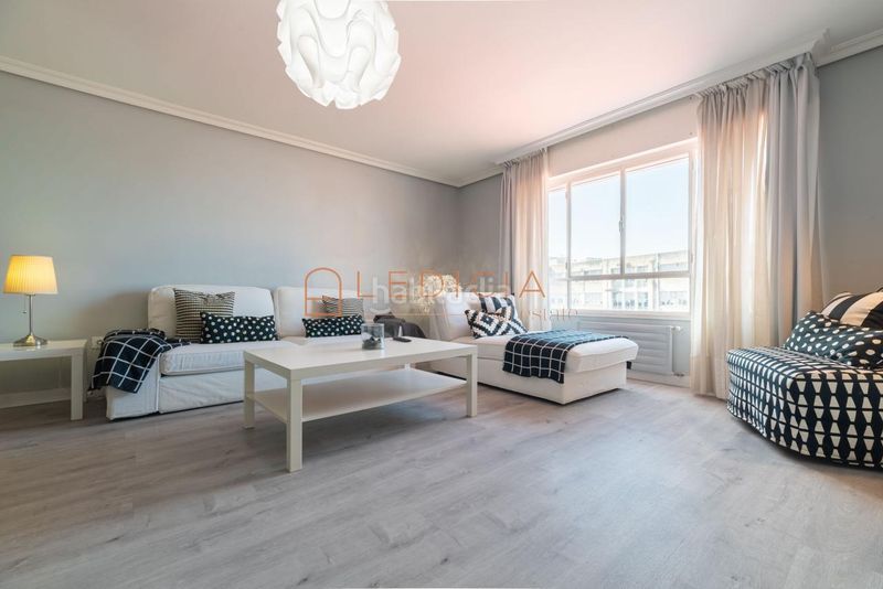 Foto f32da2d5-e45e-4b24-8d2f-cfba278e2784. Piso en coruña 35 en Plaza de la industria Vigo