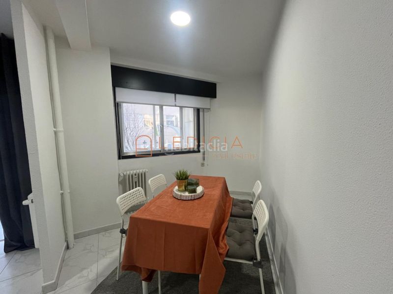 Foto 8b902405-351a-4d9a-baa4-576cbab7e130. Lloguer pis amb calefacció a Plaza España - Corte Inglés Vigo