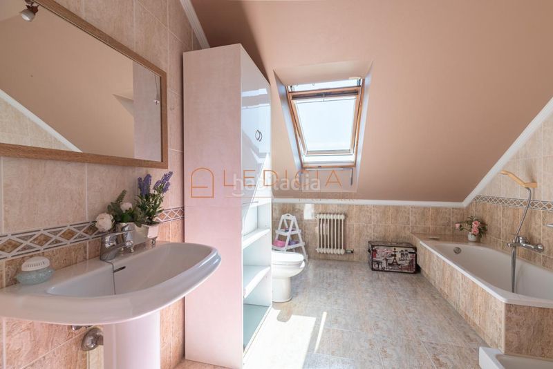 Foto 80aaa2bc-4437-419f-ab34-0731b86fc9e7. Àtic a padre seixas 30 a Comesaña - Matamá Vigo