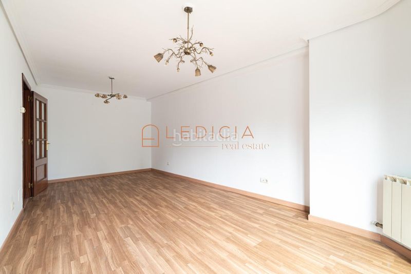 Foto 333149de-097c-40b5-9725-7c5146385c3a. Pis amb calefacció aparcament a travesía de Vigo - san xoán Vigo