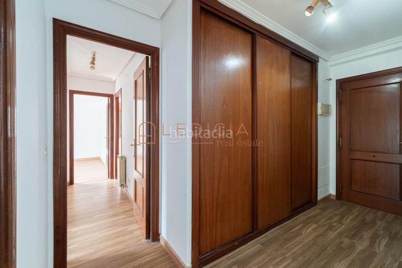 Foto a2003236-1b51-4e9a-8f34-98061b155d21. Pis amb calefacció aparcament a travesía de Vigo - san xoán Vigo