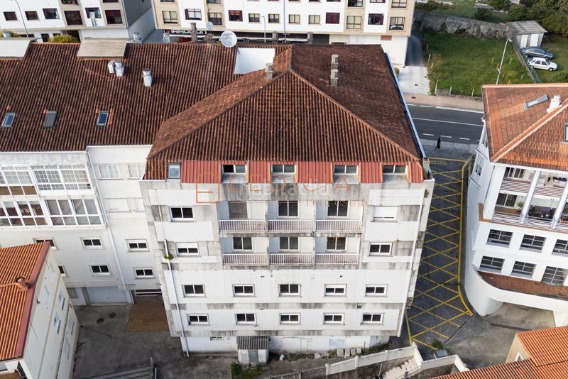 Foto ccf5ba82-29f9-4b40-b72b-6210c08d4d72. Edificio en avenida covelo 20 en Samieira Poio