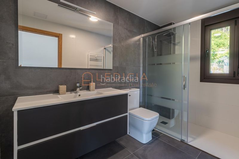 Foto a8e83af1-cdfc-4715-8ea7-666fbba2d382. Casa amb calefacció aparcament piscina a Moaña