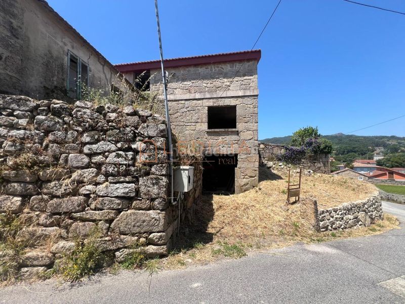 Foto 3a9528ea-f0d3-4395-9086-389ea3b9b628. Casa a camiño da igrexa 5 a Nigrán centro Nigrán