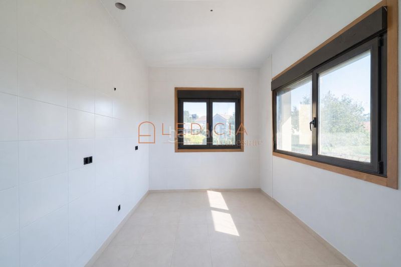 Foto f66b6c8b-e057-40d9-9fac-cb5d23ab015d. Chalet en lugar eidos de abaixo 12 parcela 6 en Tomiño