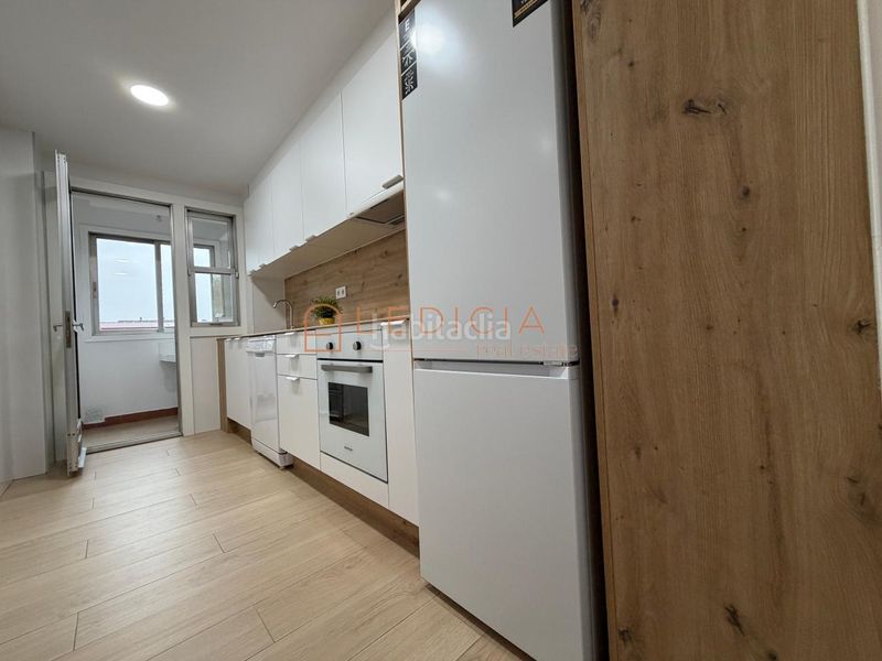 Foto 676cd6dd-57f1-49cd-ad4b-014b280c44b8. Rent flat with heating parking in As Travesas - Balaidos Vigo