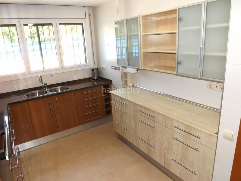 Foto aa2a88f1-ec20-4c6c-8d16-f19aadb92a8c. Casa adossada amb calefacció aparcament a Segur de Calafell nucli urbà Segur de Calafell