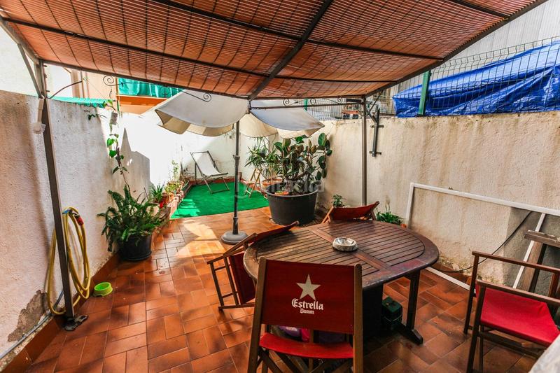 Foto 0a2cdf9e-fe20-481b-b3f8-f1a791a94500. Planta baja en calle rafael casanova 6 planta baja reformada frente a la plaza y a pocos metros del mar! en Calafell
