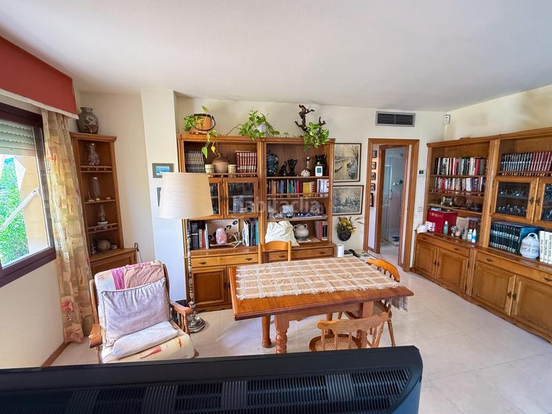 Foto 7dd46547-3402-4b98-ba53-eca023b3bab1. Piso en mossen jaume soler 23 piso de 3 habitaciones con terraza y piscina a 100 m del mar platja en Calafell