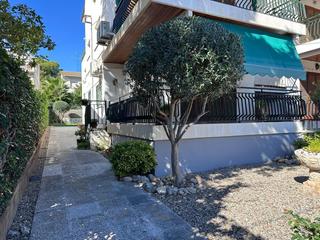 Rez-de-chaussée à Segur de Calafell Nucli Urbà. Gran planta baja céntrica cerca de todos los servicios con jardí