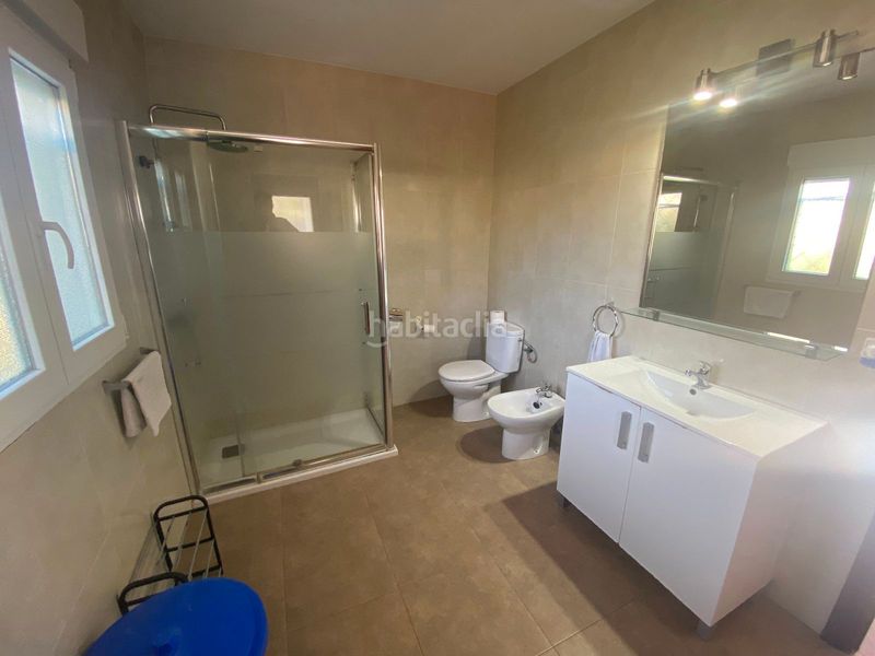 Foto 17f15a93-e007-4137-8273-6df23195aec1. Xalet amb aparcament piscina a Cunit residencial Cunit