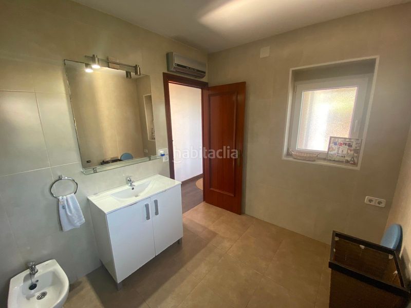 Foto abc7fa0e-b883-43d8-a56d-0f0cd08d3f71. Xalet amb aparcament piscina a Cunit residencial Cunit