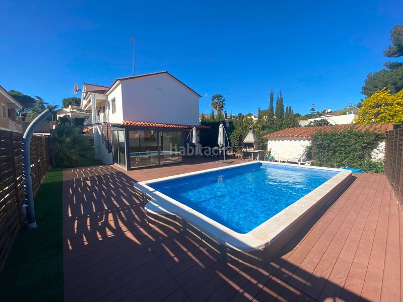 Foto b303664d-c022-4e41-82d3-6ac64513d352. Xalet amb aparcament piscina a Cunit residencial Cunit