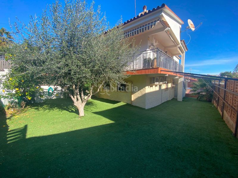 Foto b7eb0b88-8444-46f3-acbc-872103f17e84. Xalet amb aparcament piscina a Cunit residencial Cunit