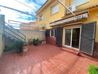 Casa adossada a Illes filipines 26. Venta de bonita casa pareada en segur de calafell