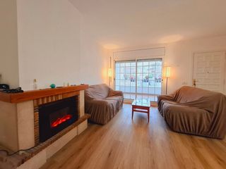 Casa adossada a Espanya 313. Chalet adosado en segur de calafell  zona centro, con piscina co