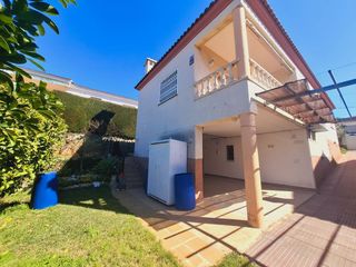 Chalet  Santa maria de montserrat. Chalet independiente con vistas al mar en segur de calafell