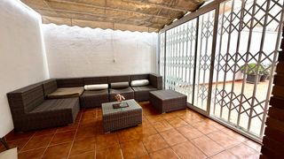 Appartement à Baixador 19. Planta baja con terraza de 100 m a un paso de la playa y de la e
