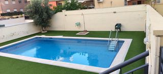 Pis  Rin. Bonito piso con piscina comunitaria