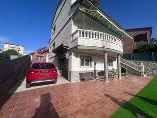 Chalet à MIQUEL COSTA I LLOBERA 8