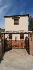 Maison à Yunquera. Casa rural con piscina
