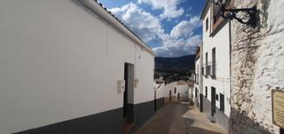 Masia a Burgo (El). Casa en el burgo