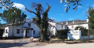 Masia a Segura de la Sierra. Complejo de alojamientos rurales, cortijo del cura.