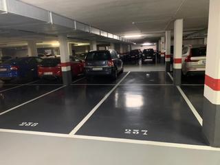 Parking voiture  Gardoki kardenalaren kalea. Se venden parcelas de garaje para coche grande en la calle gardo