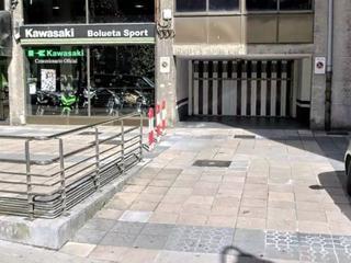 Aparcament cotxe a Sagarminaga kalea 56