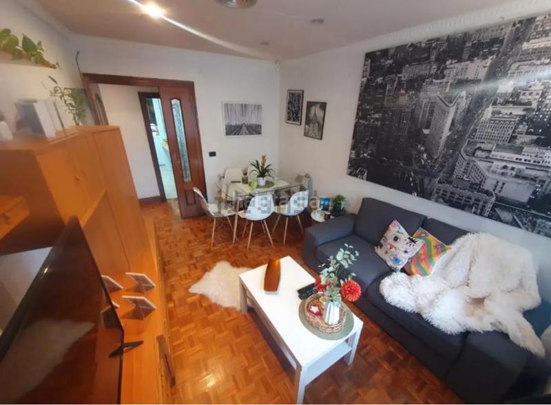 Foto b17ae8c2-12e7-4bd5-9cff-6afa477e7e77. Piso irala con 3 habitaciones, 1baño y balcón en Iralabarri Bilbao