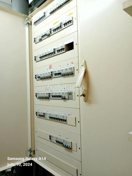 Foto a10b0856-ef0f-4b46-a656-f7bf072b6e95. Local comercial en Granada (La)