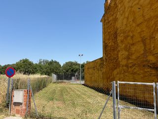 Terreno residenziale in Del bosc 9. Parcela urbana esquinera en pacs del penedès  215 m para constru