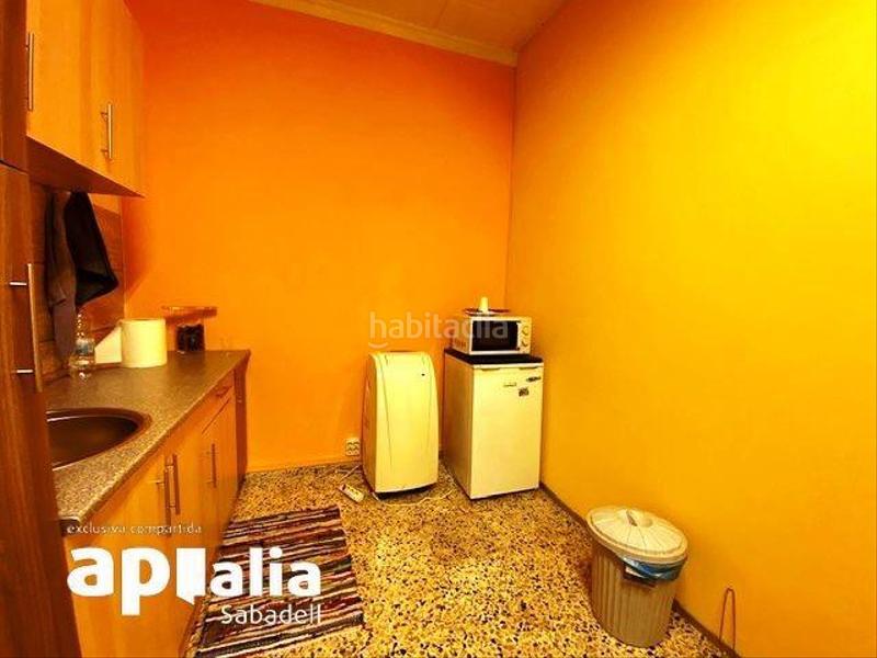 Foto 5a5e9592-b24a-47e6-9210-337a91eebfd3. Local comercial local polivalente en Can Rull ideal para yoga y terapias alternativas en Sabadell
