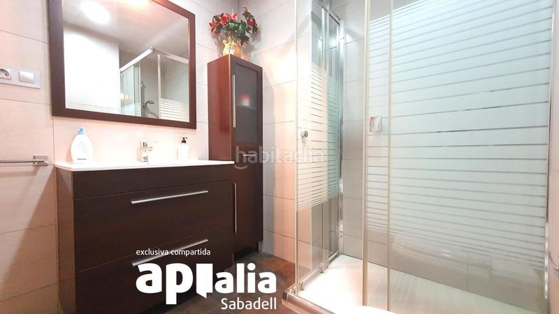 Foto 25e72edd-0fa9-4880-bd5e-b221d6b8757a. Casa adossada amb aparcament a Eixample Sabadell