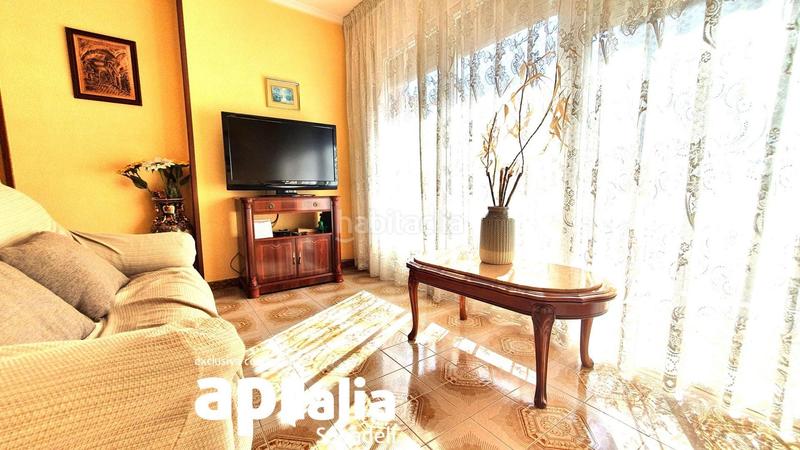 Foto 5d2bcffa-9709-4be6-a3e7-f02a79233c1f. Casa adossada amb aparcament a Eixample Sabadell