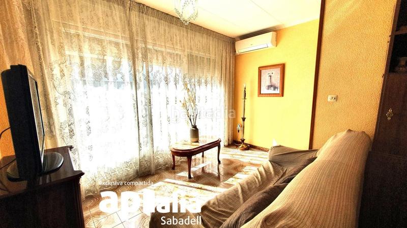 Foto a87b18c4-51a9-4e7a-a10e-4a962d7aa1be. Casa adossada amb aparcament a Eixample Sabadell
