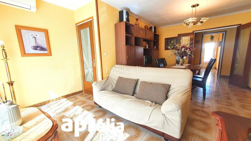 Foto ae6850a6-7e10-4cac-bdc2-912498b49193. Casa adossada amb aparcament a Eixample Sabadell