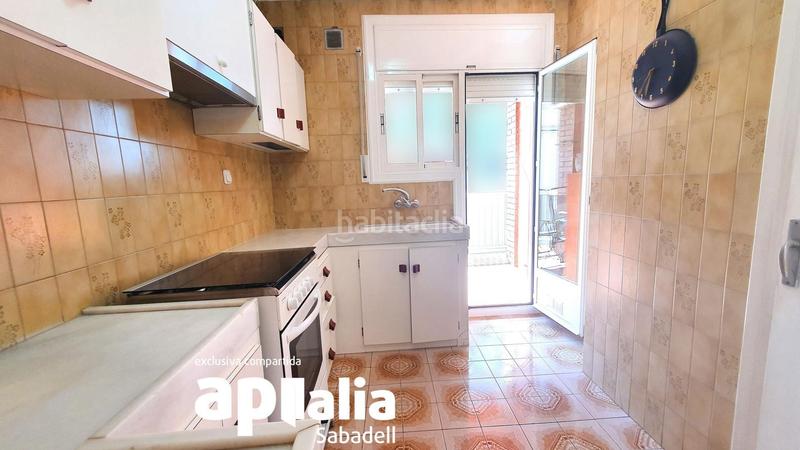 Foto b2f0ea10-2f6f-4990-afab-6a0de5c3eaf2. Casa adossada amb aparcament a Eixample Sabadell