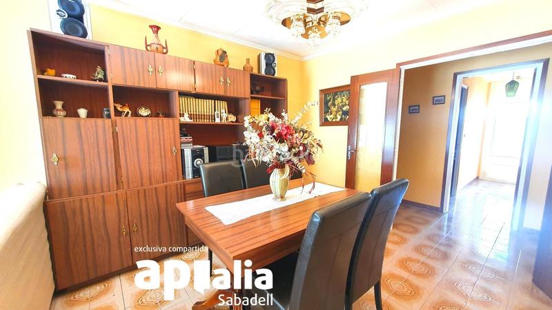 Foto cb14e21f-bce8-4954-9951-8bf2773d63d9. Casa adossada amb aparcament a Eixample Sabadell