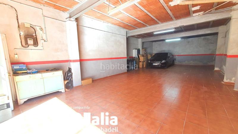 Foto cb8aebee-0d9d-4b03-853c-c77a3fb611f3. Casa adossada amb aparcament a Eixample Sabadell