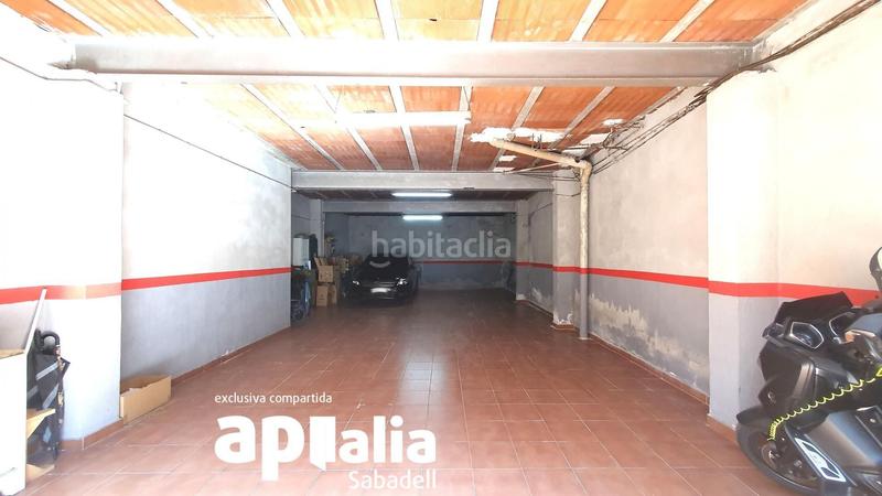 Foto d8449cc1-d385-43fa-800e-ed34df1d272a. Casa adossada amb aparcament a Eixample Sabadell