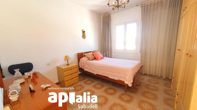 Foto e5bd9baa-4f17-4cad-9b1a-a9db780bcca1. Casa adossada amb aparcament a Eixample Sabadell