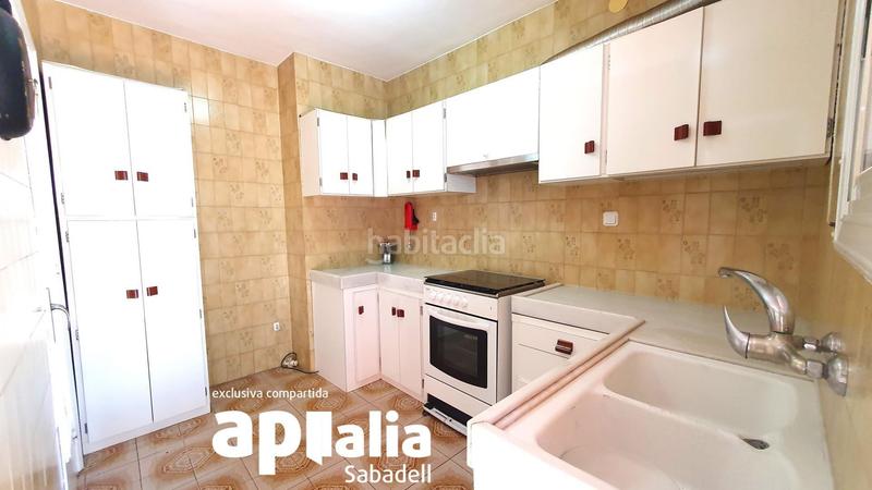Foto f5cd8817-0913-49fb-a764-3b6de03667ad. Casa adossada amb aparcament a Eixample Sabadell
